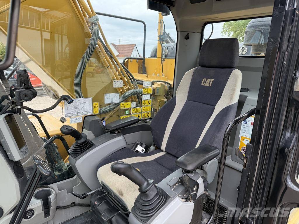 CAT 323 F L حفارات زحافة