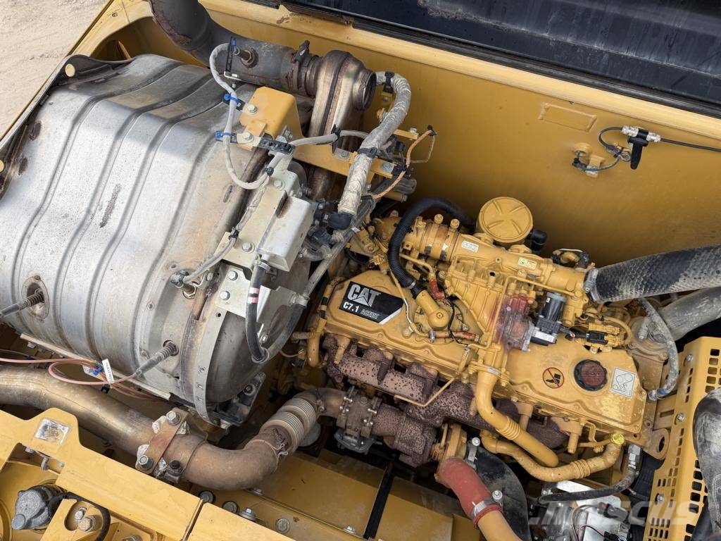 CAT 323 F L حفارات زحافة