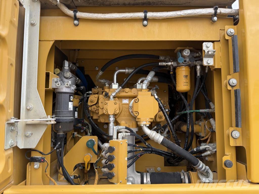 CAT 323 F L حفارات زحافة