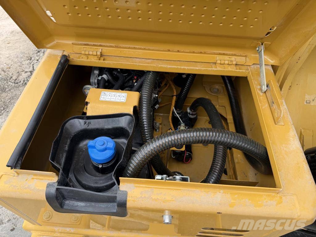 CAT 323 F L حفارات زحافة