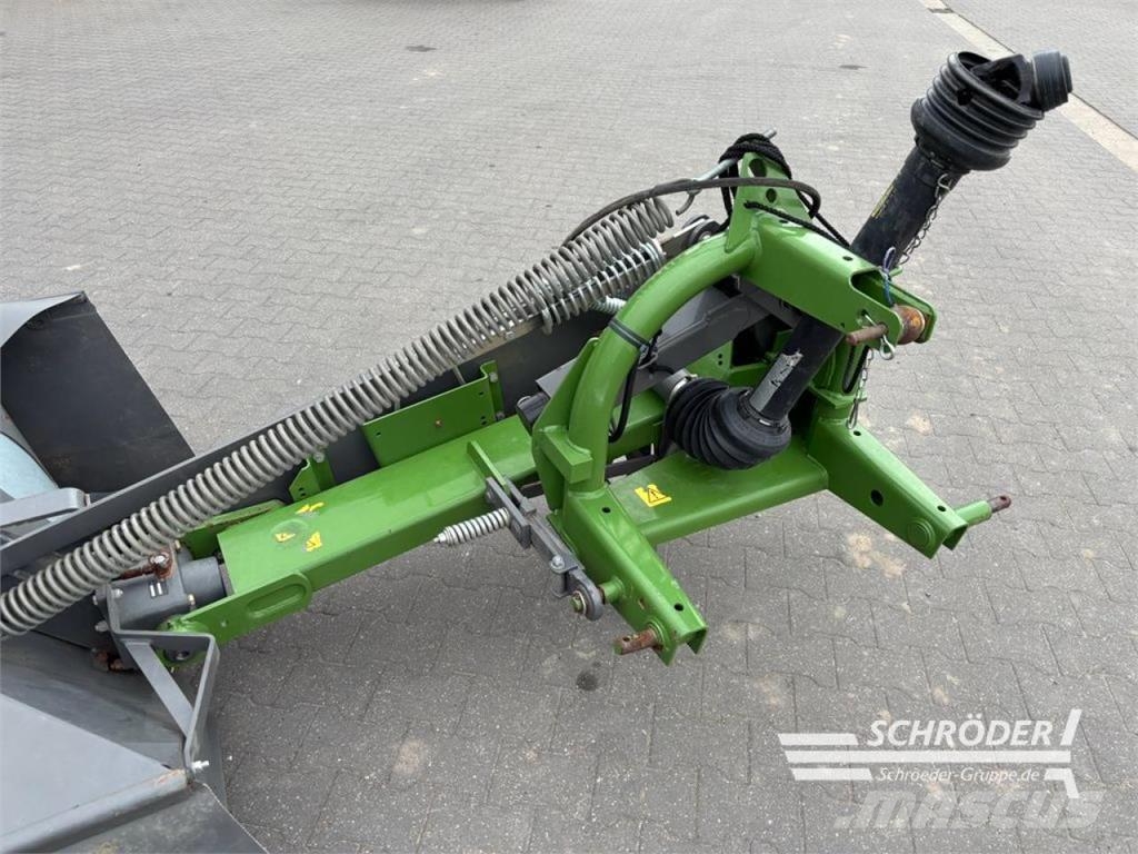 Fendt SLICER 320 P Žacie stroje