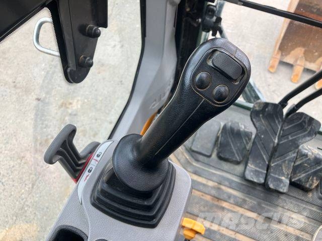 JCB 220 X Lánctalpas kotrók