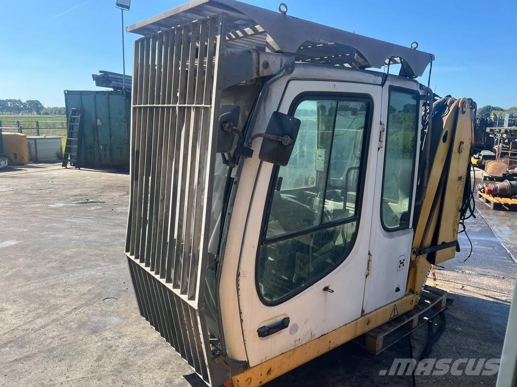 Liebherr A904C Li Cabine en interieur