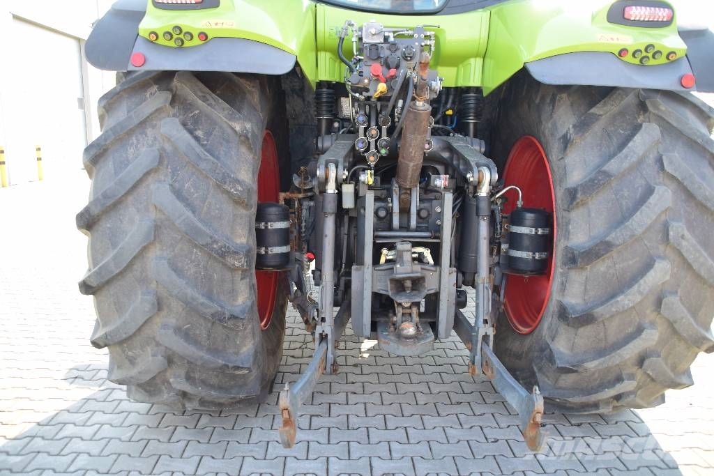 CLAAS 810 Axion CMATIC Tractores