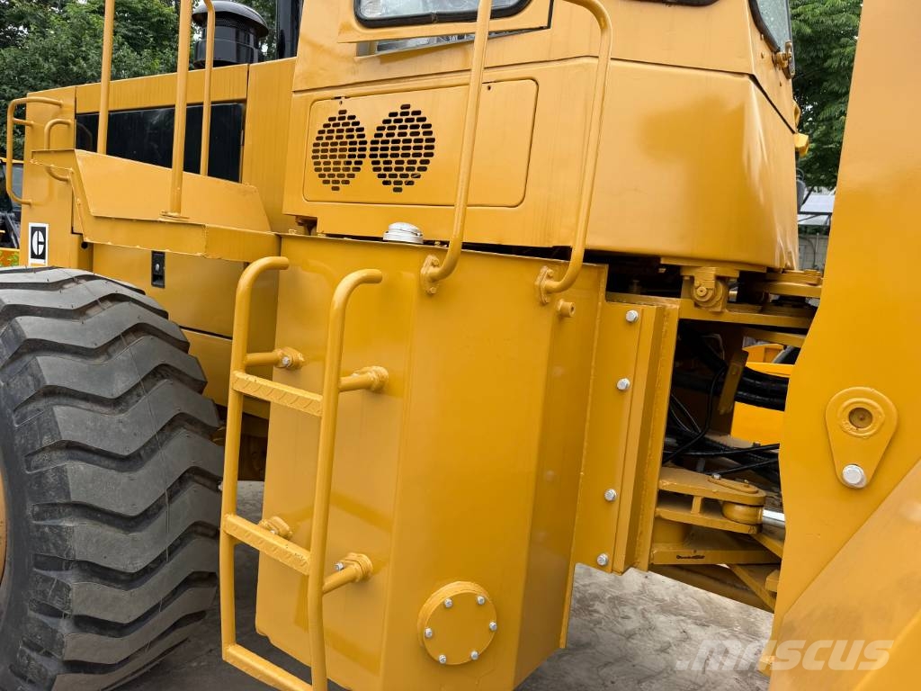 CAT 966D Incarcator pe pneuri