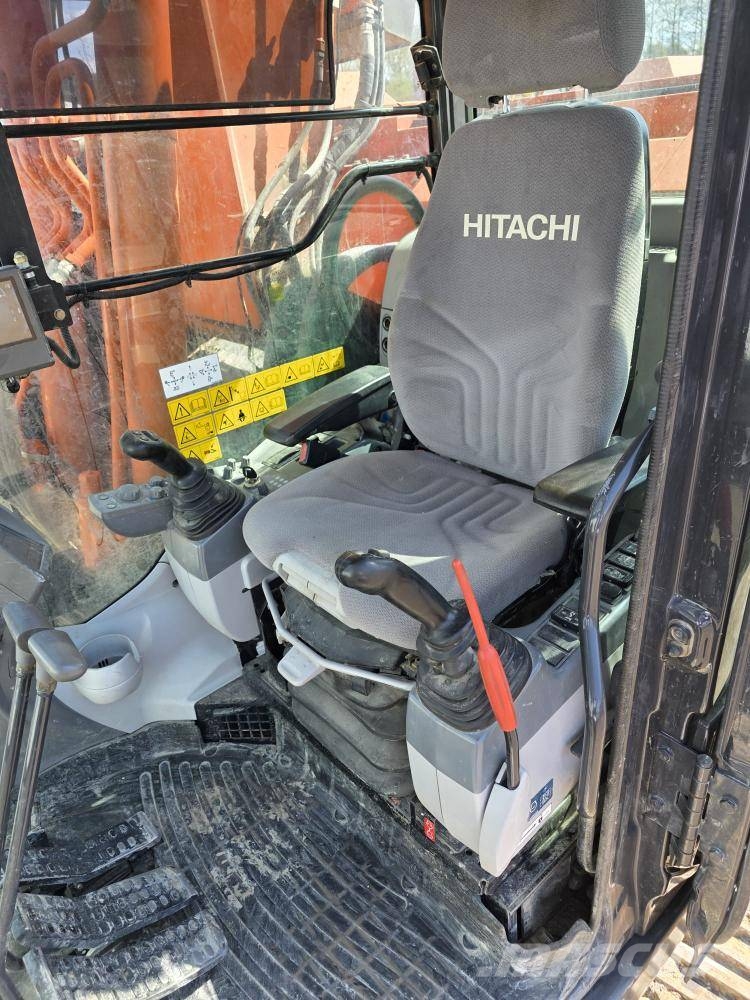 Hitachi ZX 225 US LC-6 Pásová rýpadla
