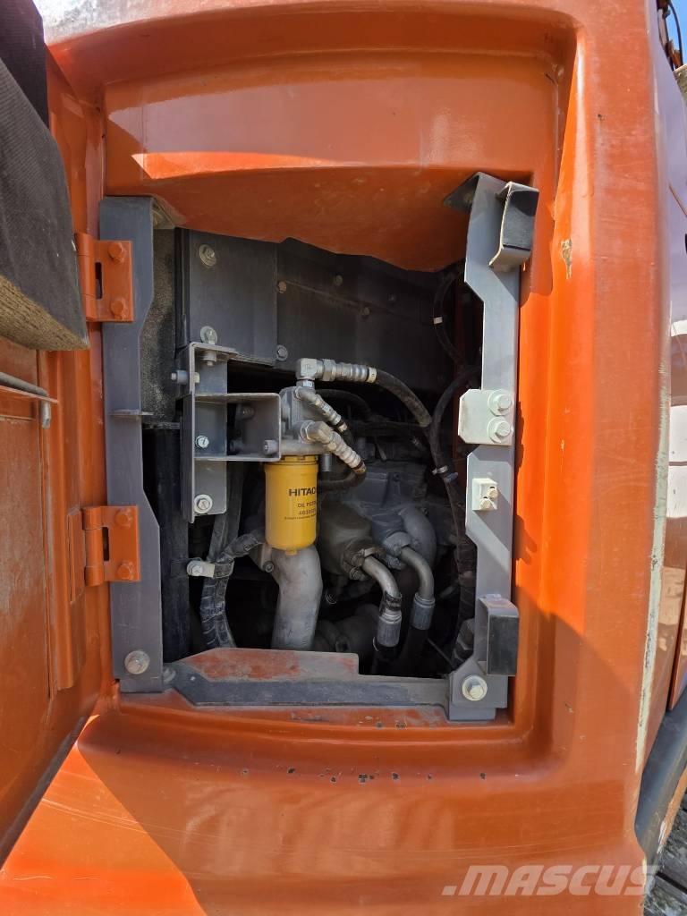 Hitachi ZX 225 US LC-6 Pásová rýpadla