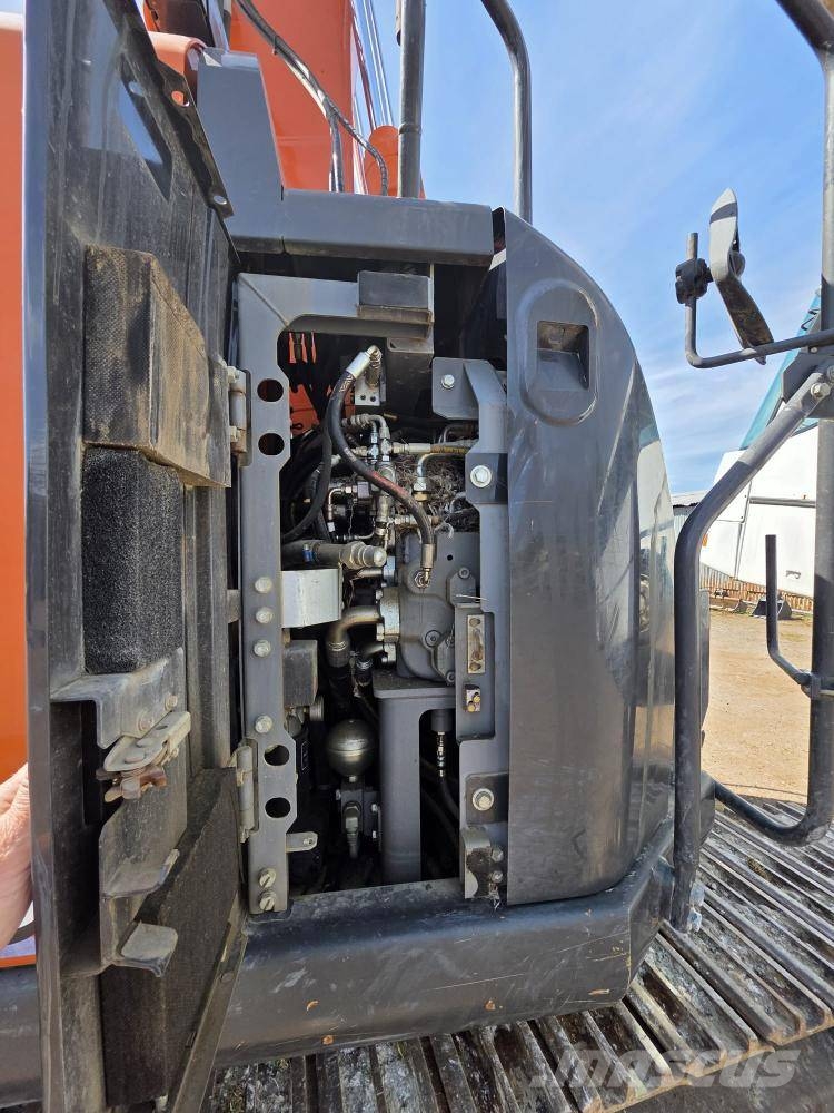 Hitachi ZX 225 US LC-6 Pásová rýpadla