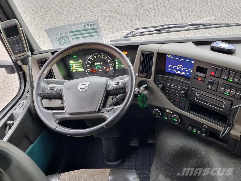 Volvo FM 370 Globetrotter 4x2 - Buggsbygg box with sided Bakwagens met gesloten opbouw