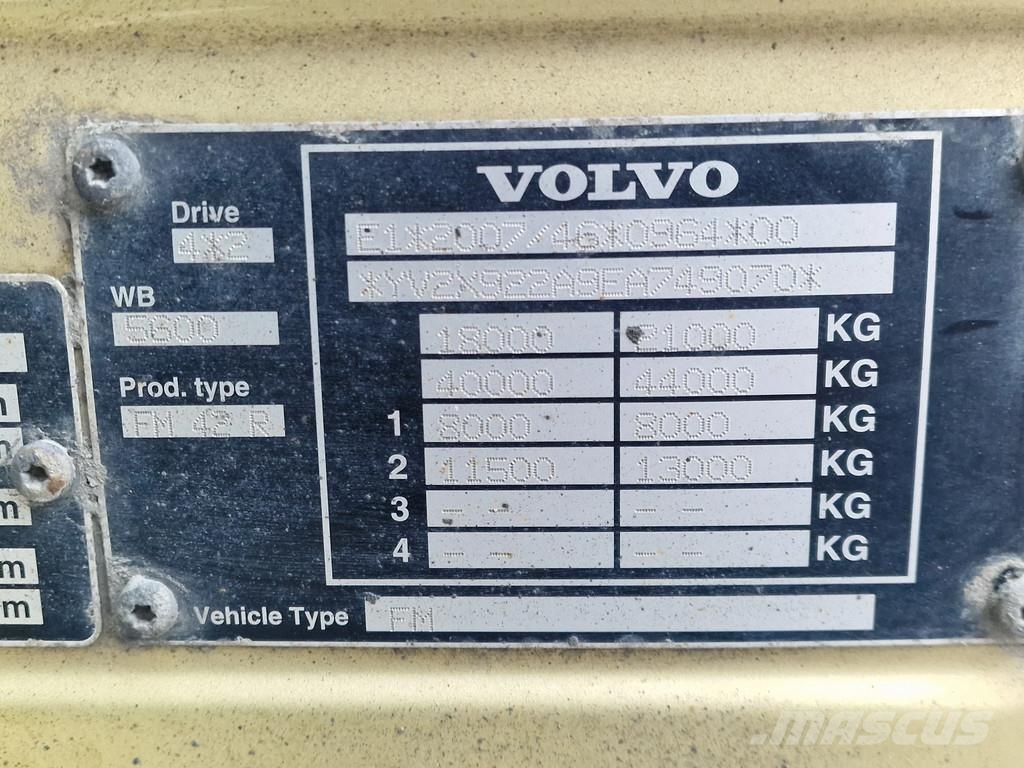 Volvo FM 370 Globetrotter 4x2 - Buggsbygg box with sided Bakwagens met gesloten opbouw