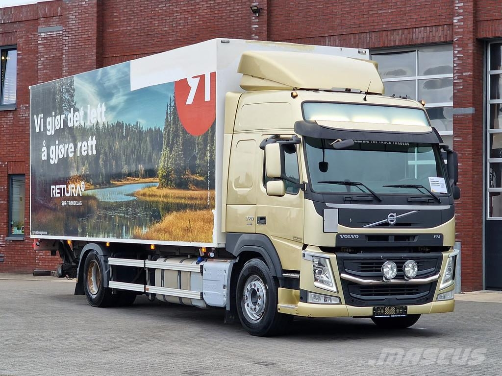 Volvo FM 370 Globetrotter 4x2 - Buggsbygg box with sided Bakwagens met gesloten opbouw