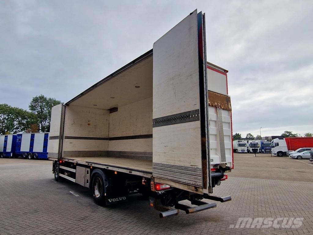 Volvo FM 370 Globetrotter 4x2 - Buggsbygg box with sided Bakwagens met gesloten opbouw