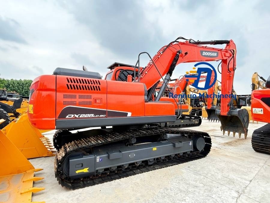 Doosan DX 225 LC-9C 履带挖掘机