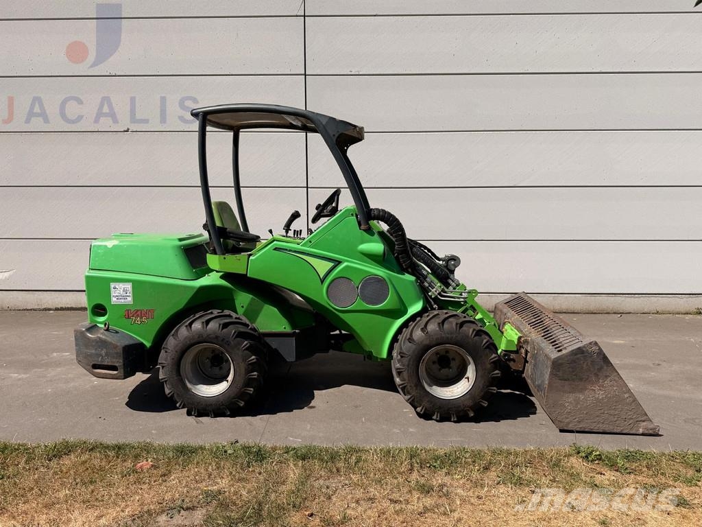 Avant M745 Pyöräkuormaajat