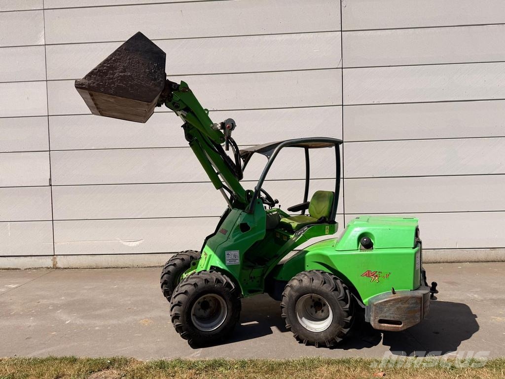 Avant M745 Pyöräkuormaajat