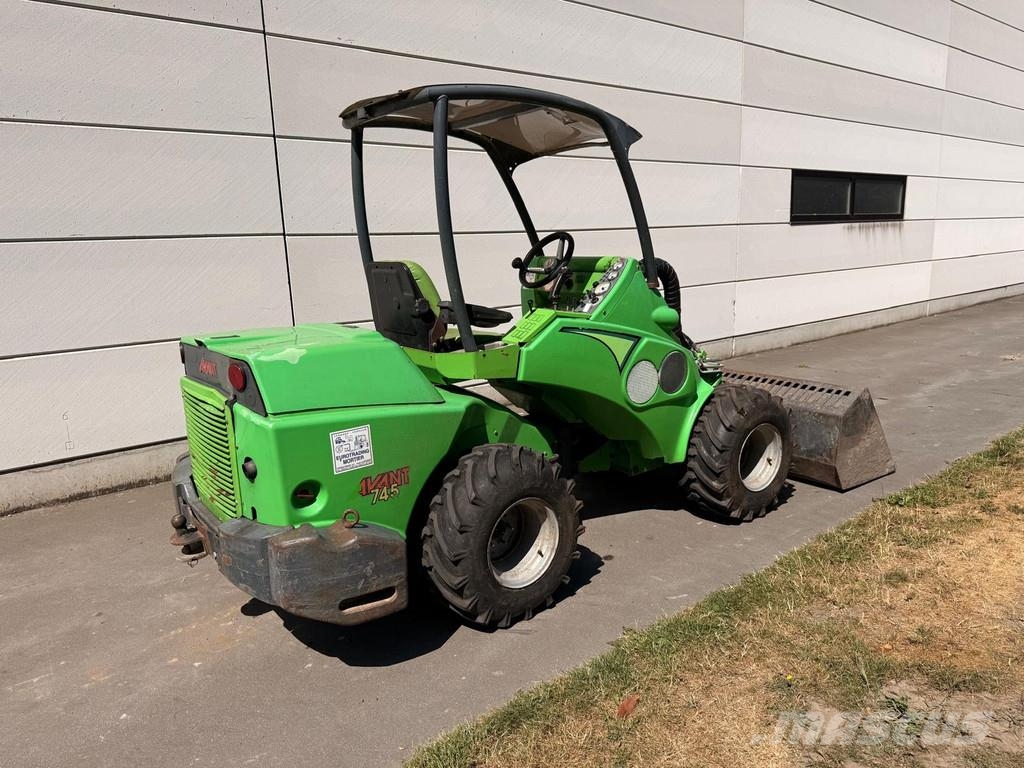 Avant M745 Pyöräkuormaajat