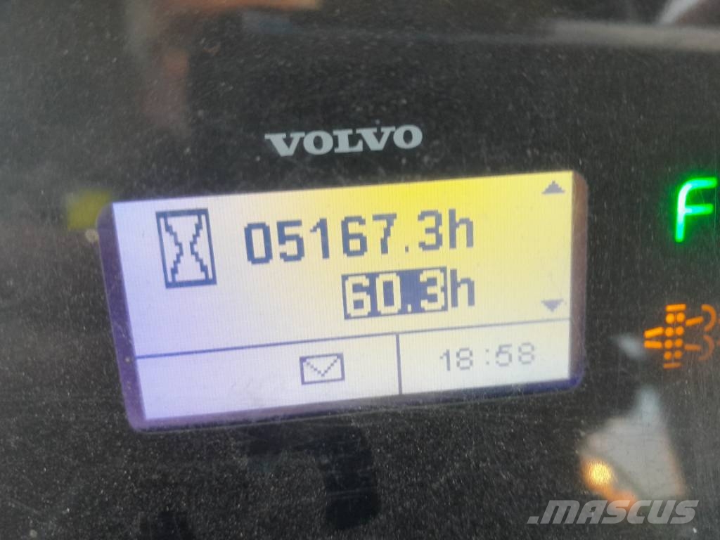 Volvo L 30 G لوادر بعجل