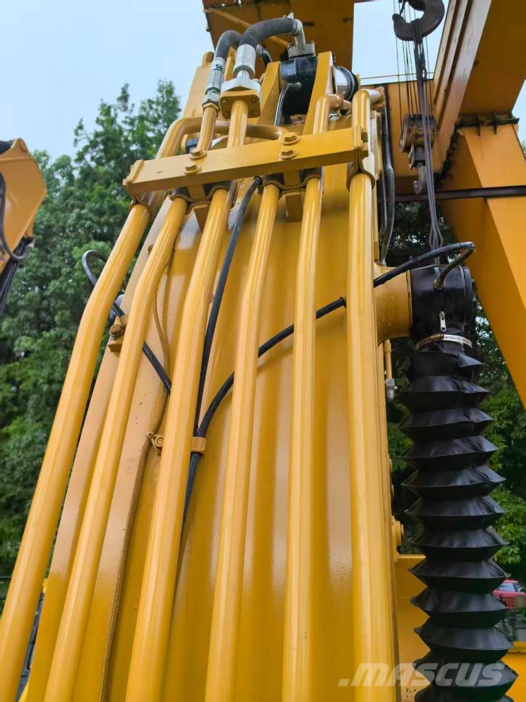 CAT 323 D L Kāpurķēžu ekskavatori