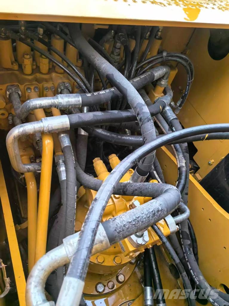 CAT 323 D L Kāpurķēžu ekskavatori