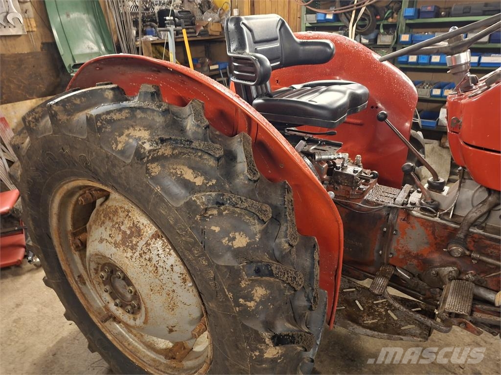 Massey Ferguson 135 Traktoriai