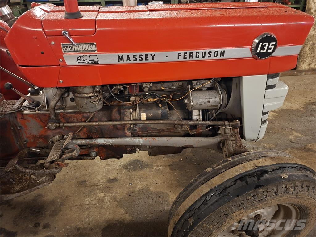 Massey Ferguson 135 Traktoriai