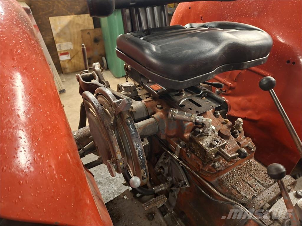 Massey Ferguson 135 Traktoriai