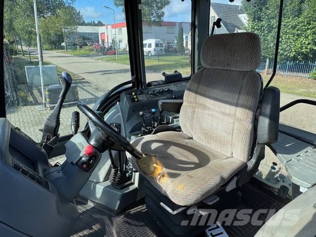 Valtra Valmet 6550 hitech met voorlader 拖拉机/农用车