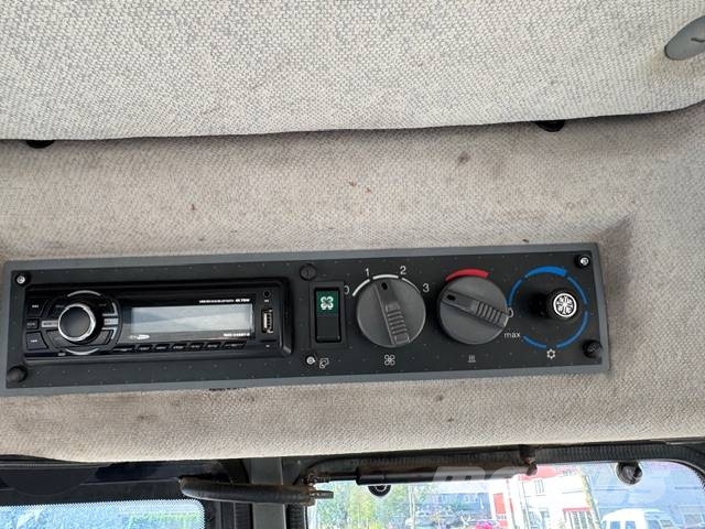 Valtra Valmet 6550 hitech met voorlader 拖拉机/农用车