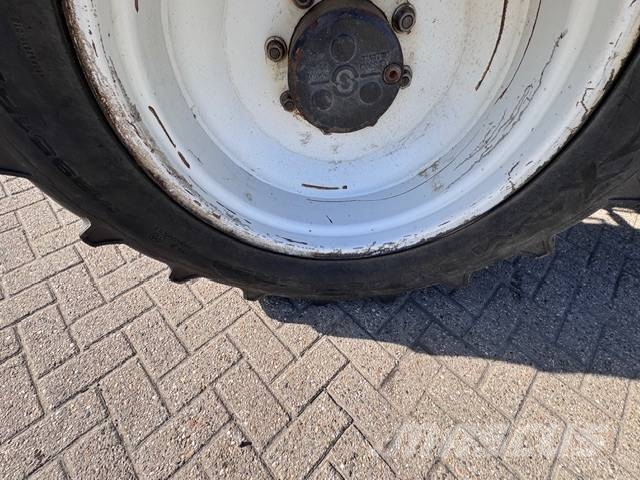 Valtra Valmet 6550 hitech met voorlader 拖拉机/农用车