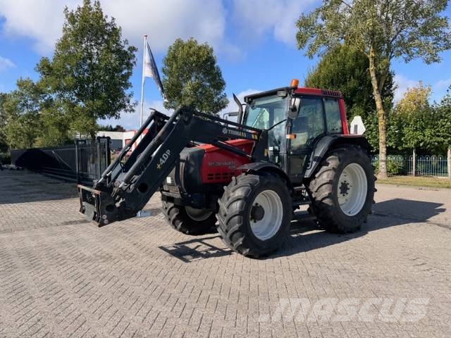Valtra Valmet 6550 hitech met voorlader 拖拉机/农用车