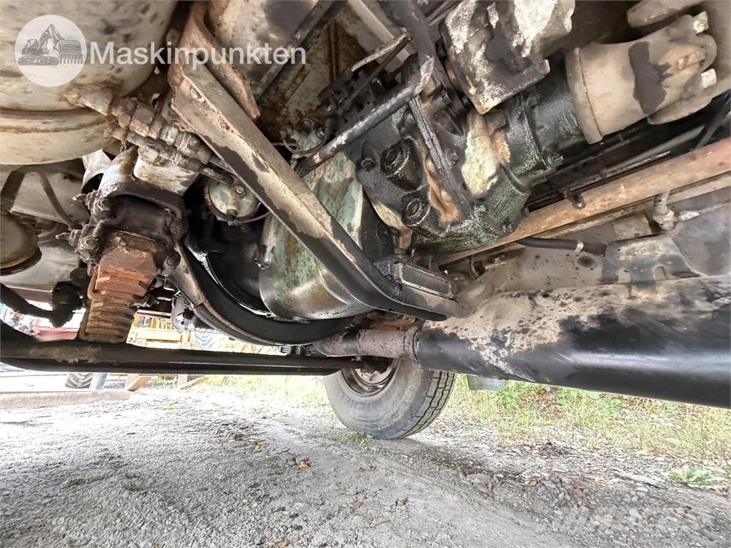 Scania L 80 S 50 Camion plateau ridelle avec grue