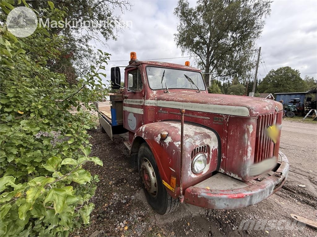 Scania L 80 S 50 Camion plateau ridelle avec grue