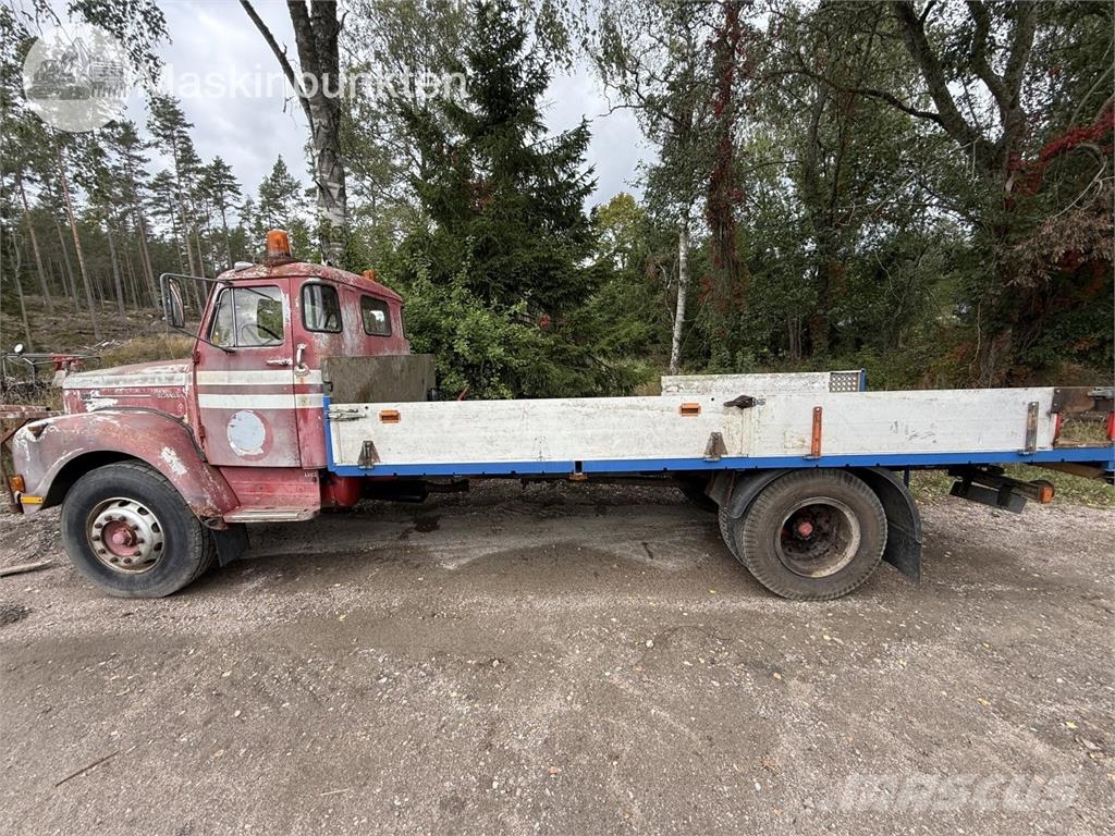 Scania L 80 S 50 Camion plateau ridelle avec grue