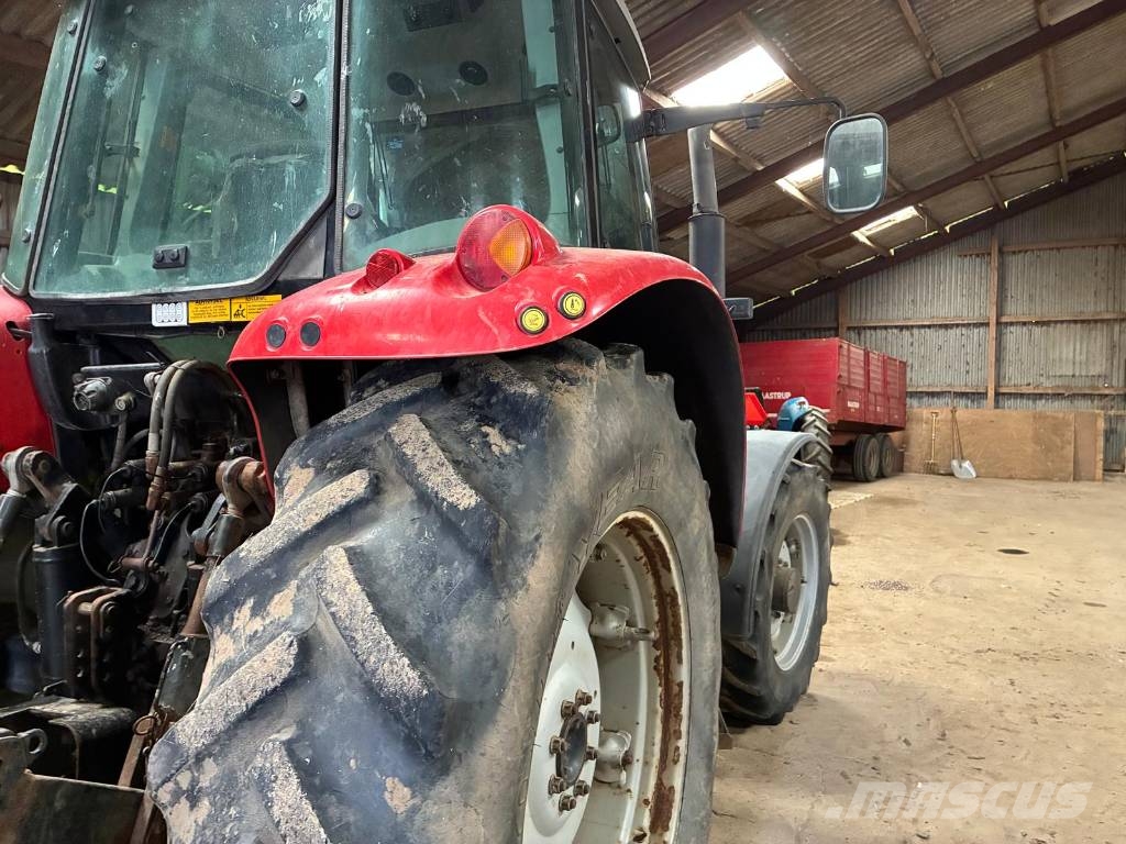 Massey Ferguson 5470 トラクター