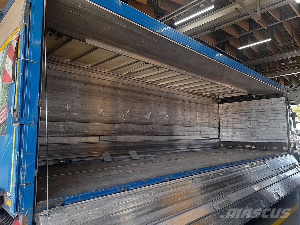 Scania P280 6X2*4 LIFT GETRÄNKE Camion cassonati