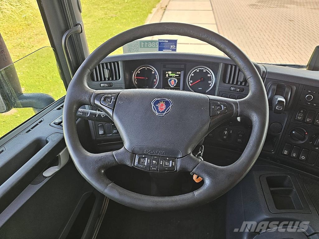 Scania P280 6X2*4 LIFT GETRÄNKE Camion cassonati