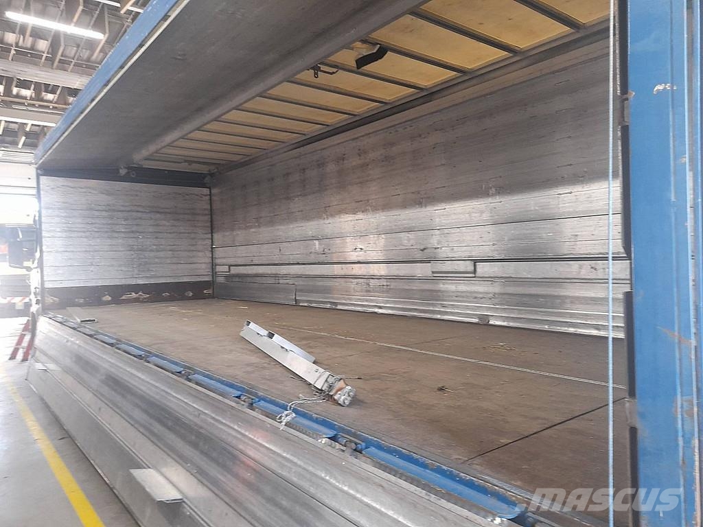 Scania P280 6X2*4 LIFT GETRÄNKE Camion cassonati