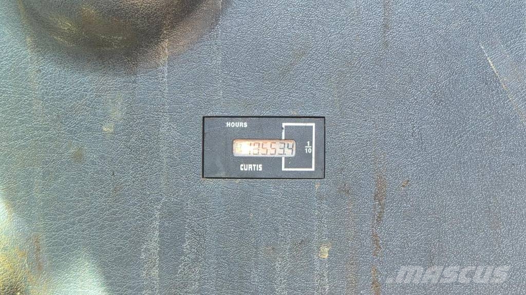 Hyundai Robex 210 W-9 轮式挖掘机