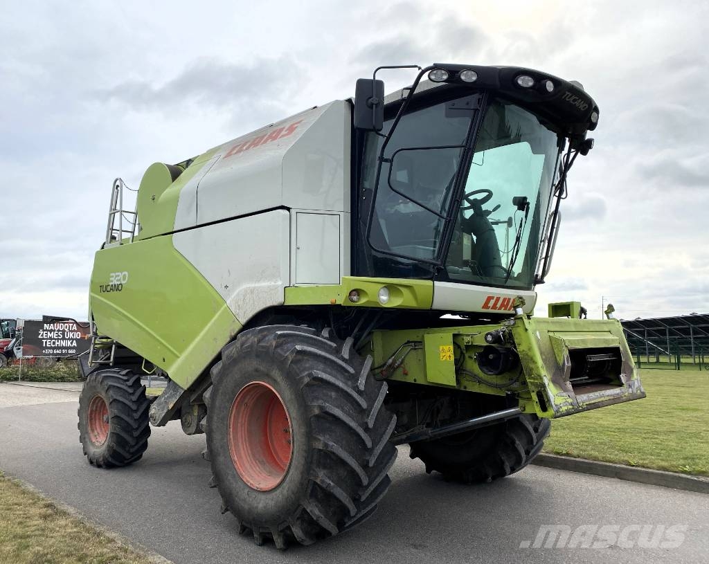 CLAAS Tucano 320 コンバイン