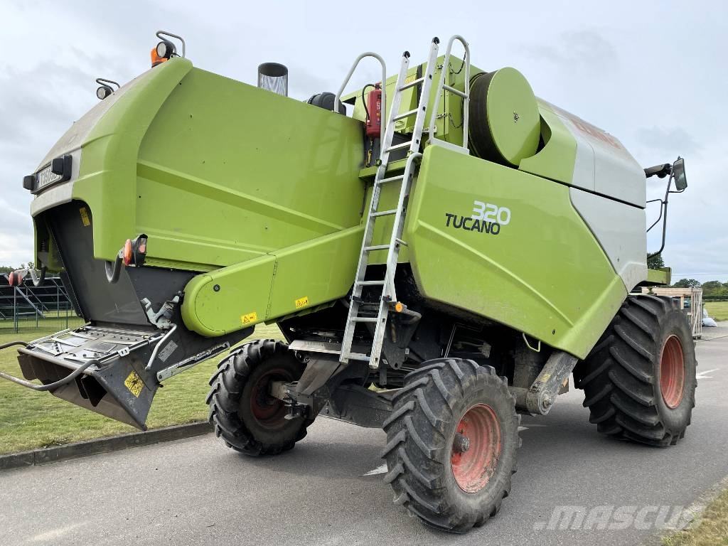 CLAAS Tucano 320 コンバイン