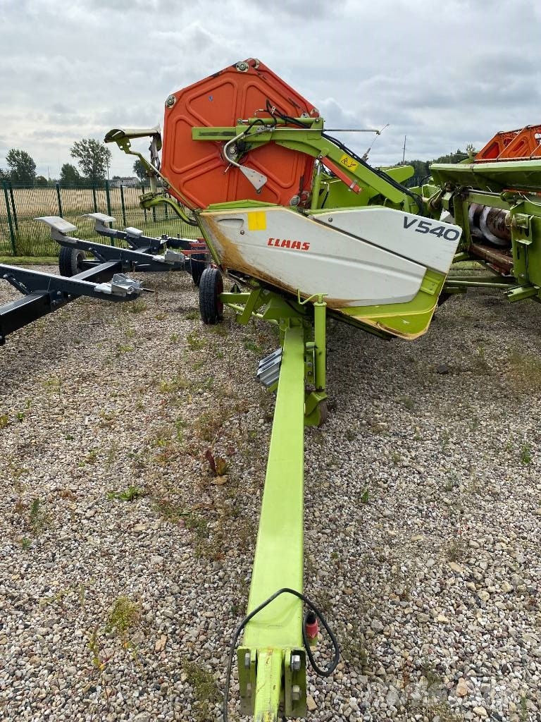 CLAAS Tucano 320 コンバイン