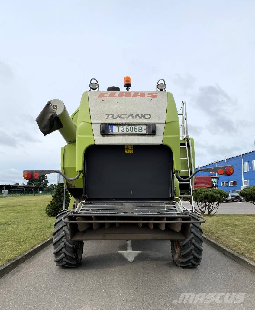 CLAAS Tucano 320 コンバイン