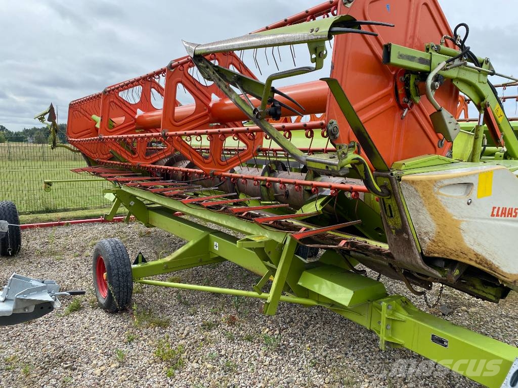 CLAAS Tucano 320 コンバイン