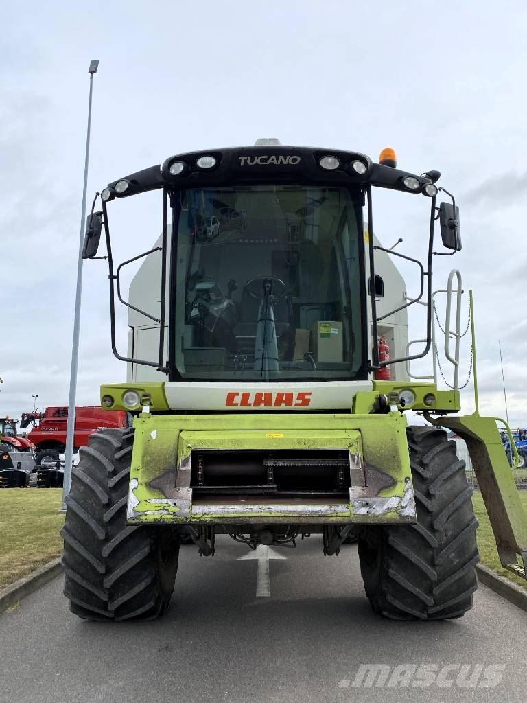 CLAAS Tucano 320 コンバイン