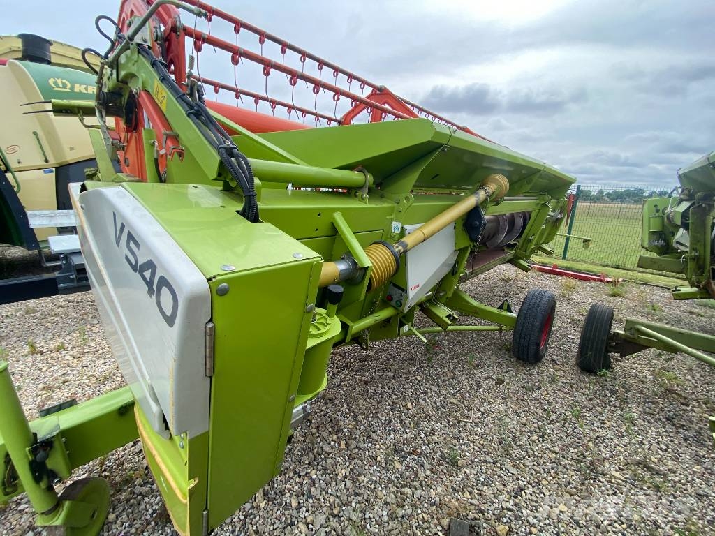 CLAAS Tucano 320 コンバイン