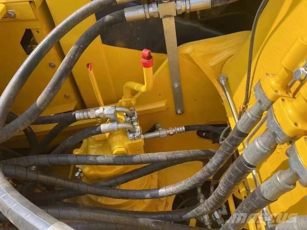 Komatsu PC 200-8 中型挖掘机