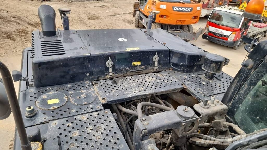 Volvo EC 300 D L Pásové rýpadlá