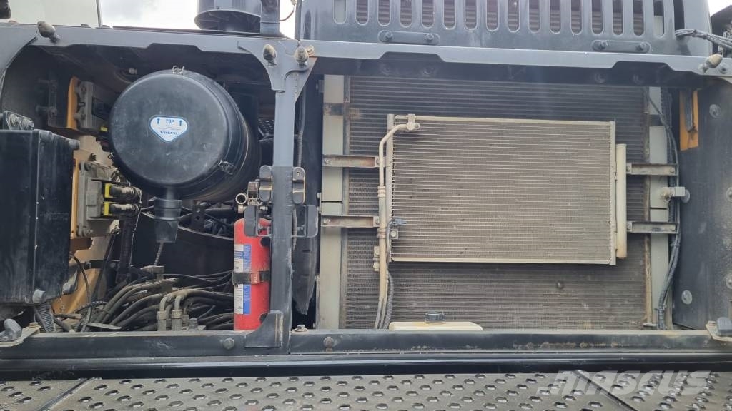 Volvo EC 300 D L Pásové rýpadlá