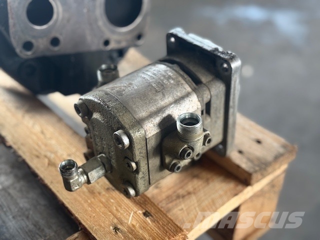 Liebherr LR 634 USED HYDRAULIC MOTOR LINDE هيدروليات