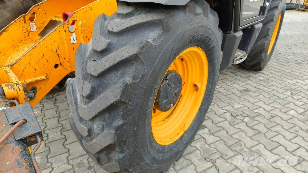 JCB 533-105 텔러 핸들러